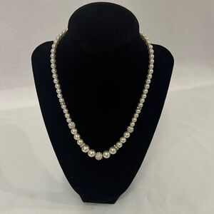 Elegant Pearl Necklace with Silver Accents